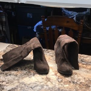 MIA size 6 brown Suede Leather boots